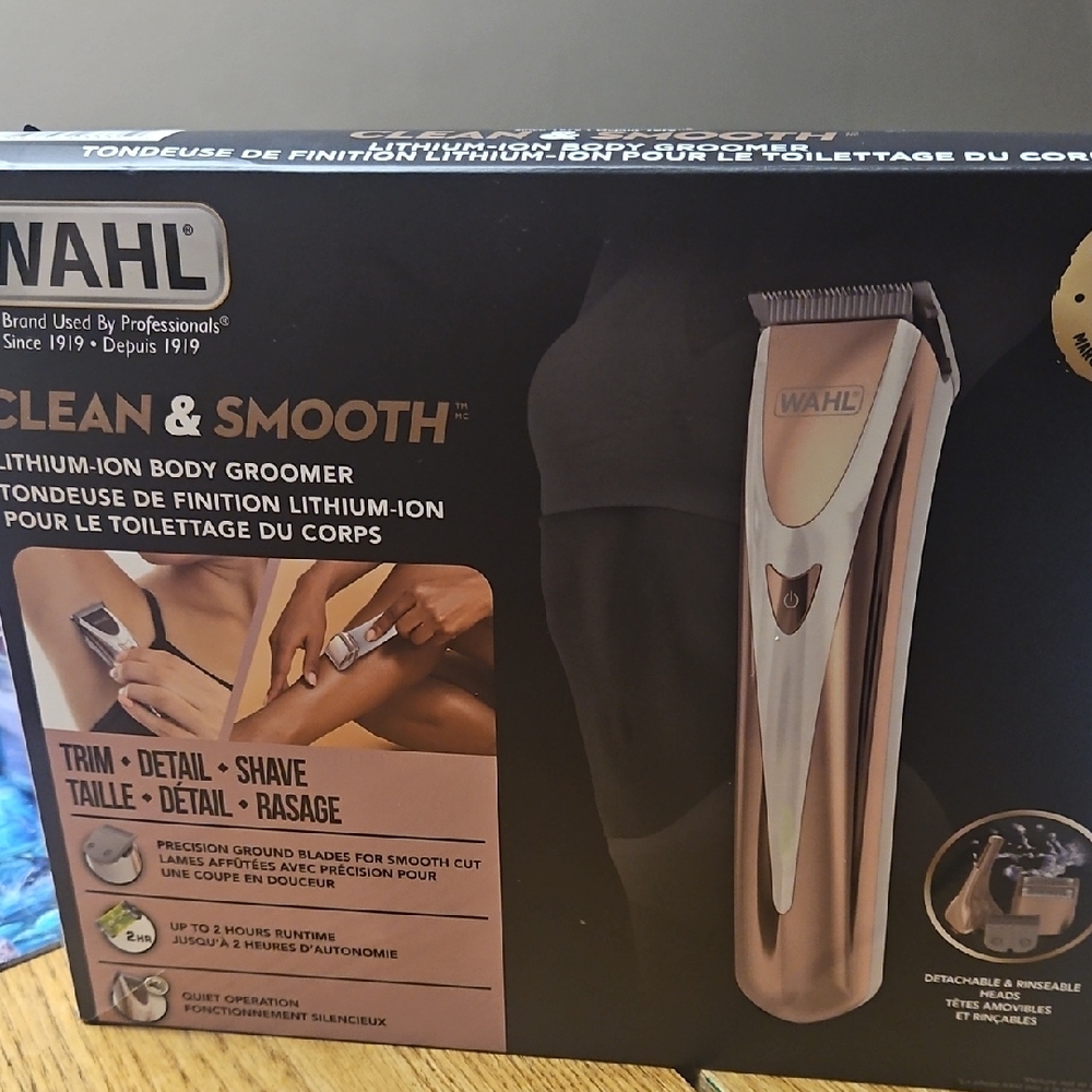 Wahl Clean & Smooth Groomer with Silver Finish